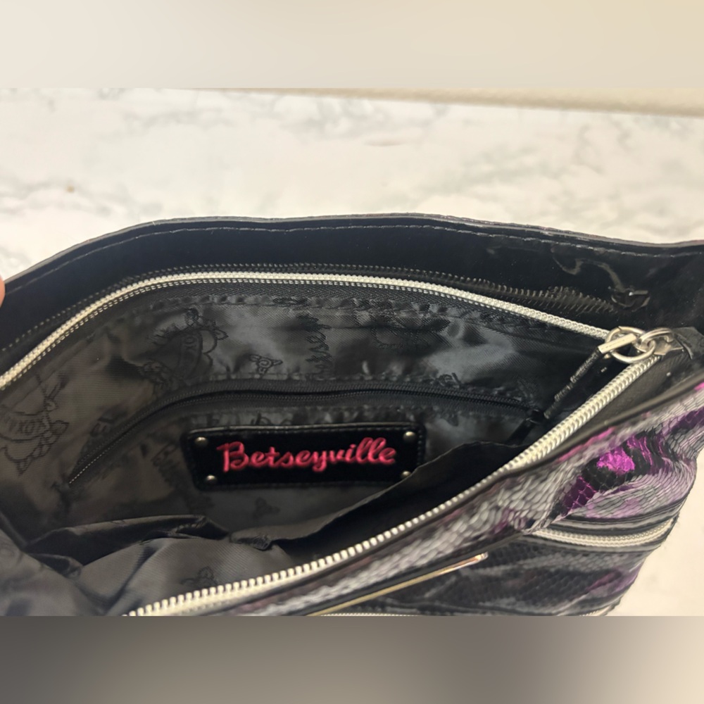 Betsey Johnson Purse Faux Snakeskin Bag Betseyville Purple Pink No Strap - Picture 7 of 7